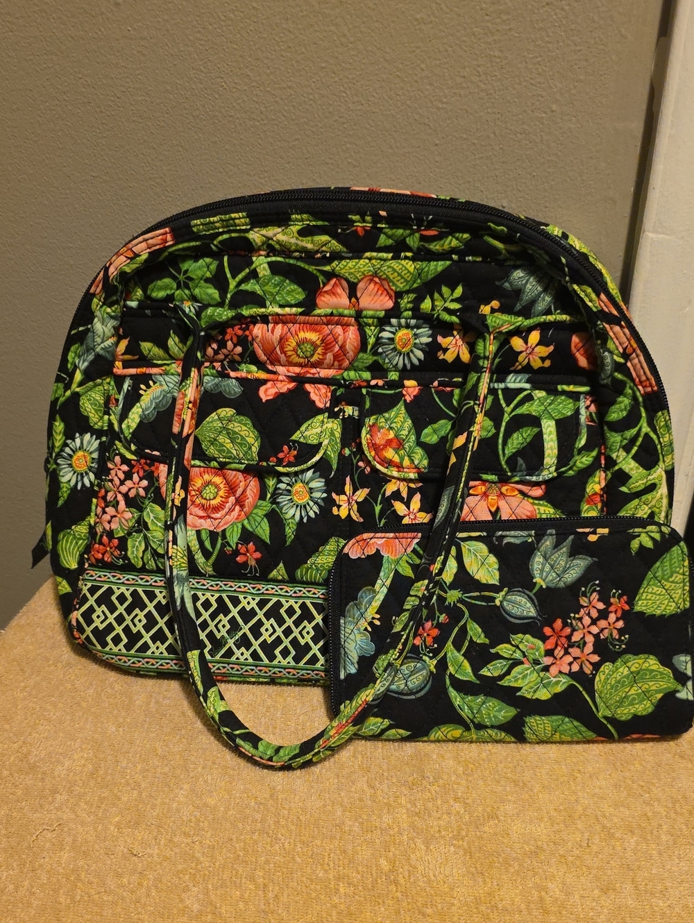 Vera Bradley- Floral Quilted Shoulder Bag with Matching Wallet - Inv.512